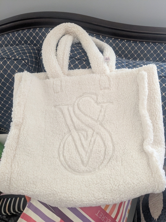 Victoria's Secret Handbags - NWT Victoria's Secret White Shearling Shelby Getaway Tote Bag Large Cozy Travel